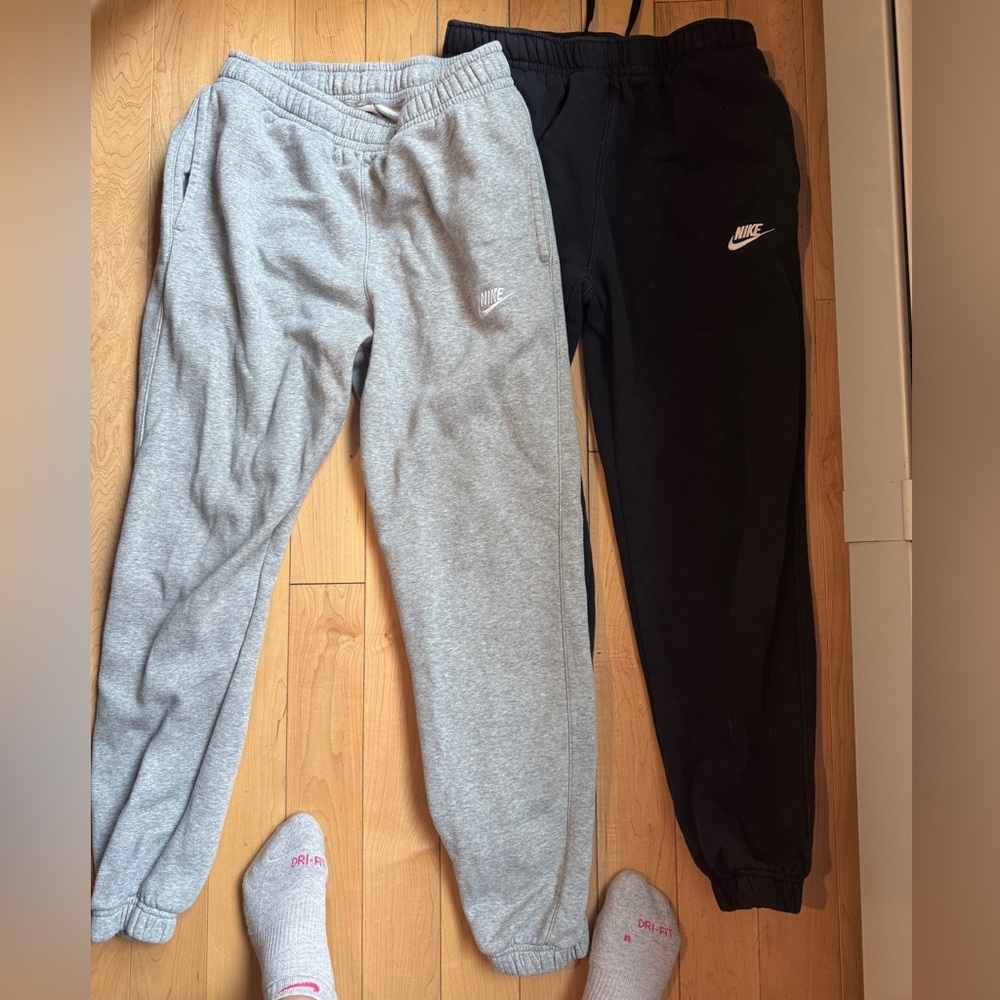 Nike Men's size M Sweatpants - Gray and Black